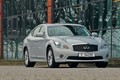 Infiniti M35h hibrid nagy teljesítményű luxus szedán