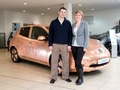 Pénzérmékkel borították a különleges Nissan Leaf-et