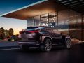 Párizsban leplezik le a Lexus UX tanulmányautót