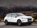 A BMW iX vásárlói xDrive40 és xDrive50 modellek közül választhatnak