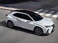 Új technológiákkal és gazdagabb felszereltségekkel jön a frissített Lexus UX