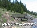 Grúz faszállító teherautó