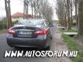Infiniti M30d hátulról