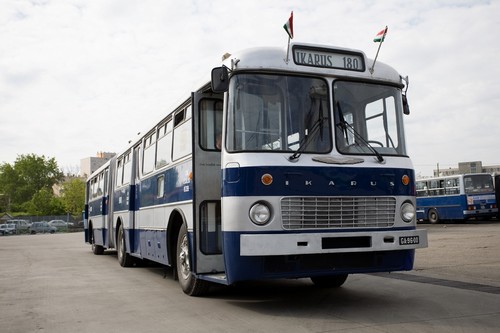 Ikarus-180-csuklos-busz