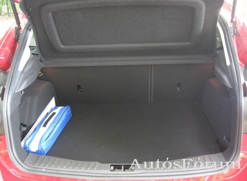 uj-ford-focus-csomagtarto