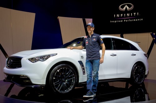 sebastian-vettel-infiniti-fx