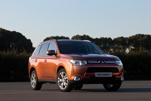 uj-mitsubishi-outlander-genf