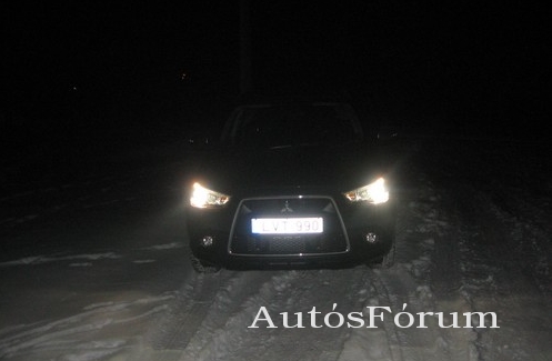 mitsubishi-asx-fenyszorok-elol