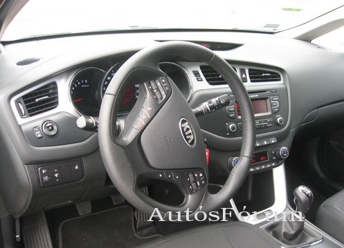 kia-ceed-muszerfal