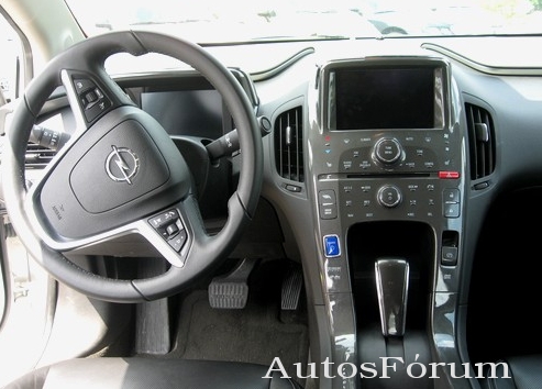 opel-ampera-muszerfal