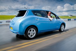 nissan-leaf-tolat