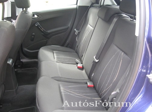 peugeot-208-hatso-ulesek