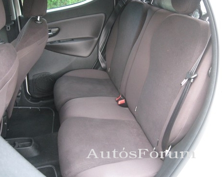 lancia-ypsilon-hatso-ulesek