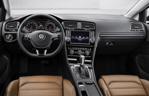 uj-volkswagen-golf-7-muszerfal