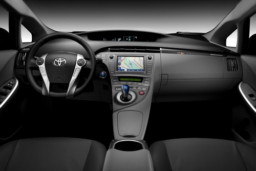 toyota-prius-plug-in-hibrid-muszerfal