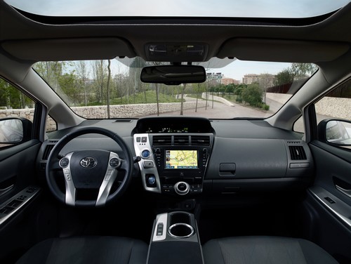 toyota-prius-plus-muszerfal