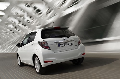 toyota-yaris-hybrid-uj