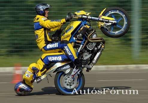 semmi-kis-tunde-motor