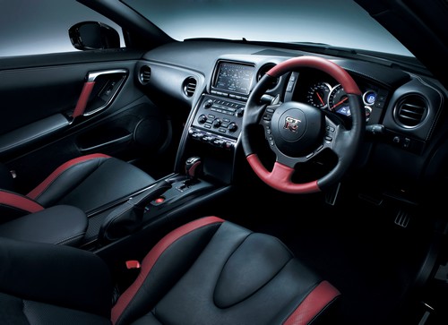nissan-gt-r-muszerfal