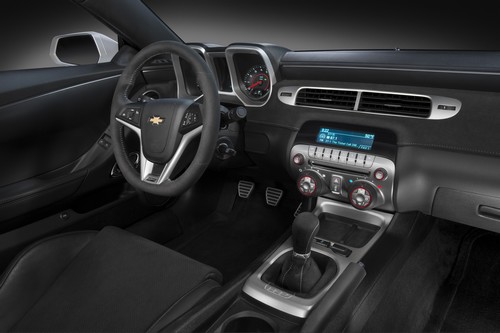 chevrolet-camaro-z28-2014-muszerfal