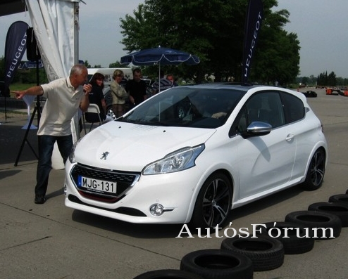 peugeot-208-gti-menetproba