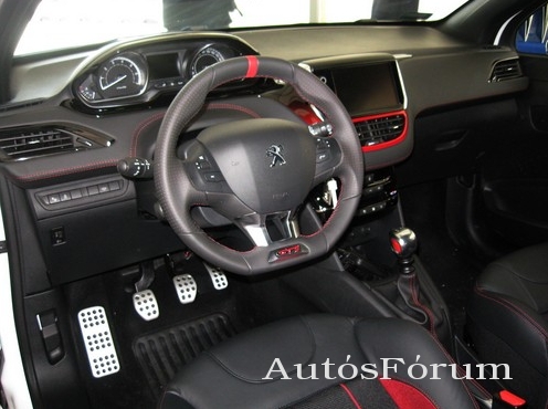 peugeot-208-gti-muszerfal