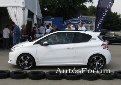 peugeot-208-gti
