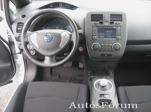 nissan-leaf-muszerfal