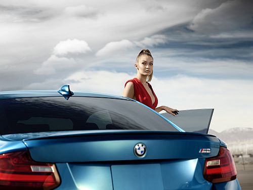bmw-m2-coupe-supermodel-gigi-hadi-3