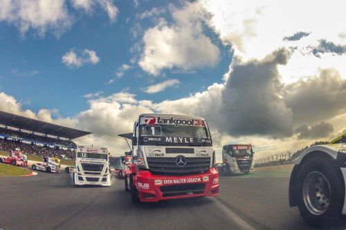 tankpool24-mercedes-truckracing-kiss-1