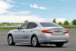 Infiniti M35h hybrid