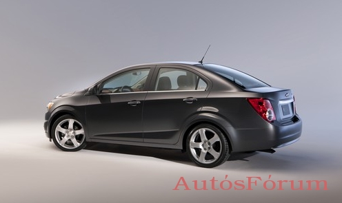Chevrolet Sonic oldalrol