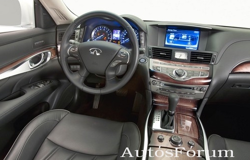 Infiniti M35h műszerfal Infiniti M35h muszerfal