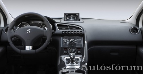 Peugeot 3008 HYbrid4 muszerfal