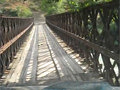 Hídon átkelés a Kaukázus Rallin Albániában - Kaukázus Rali video, két part között valahol Albániában.